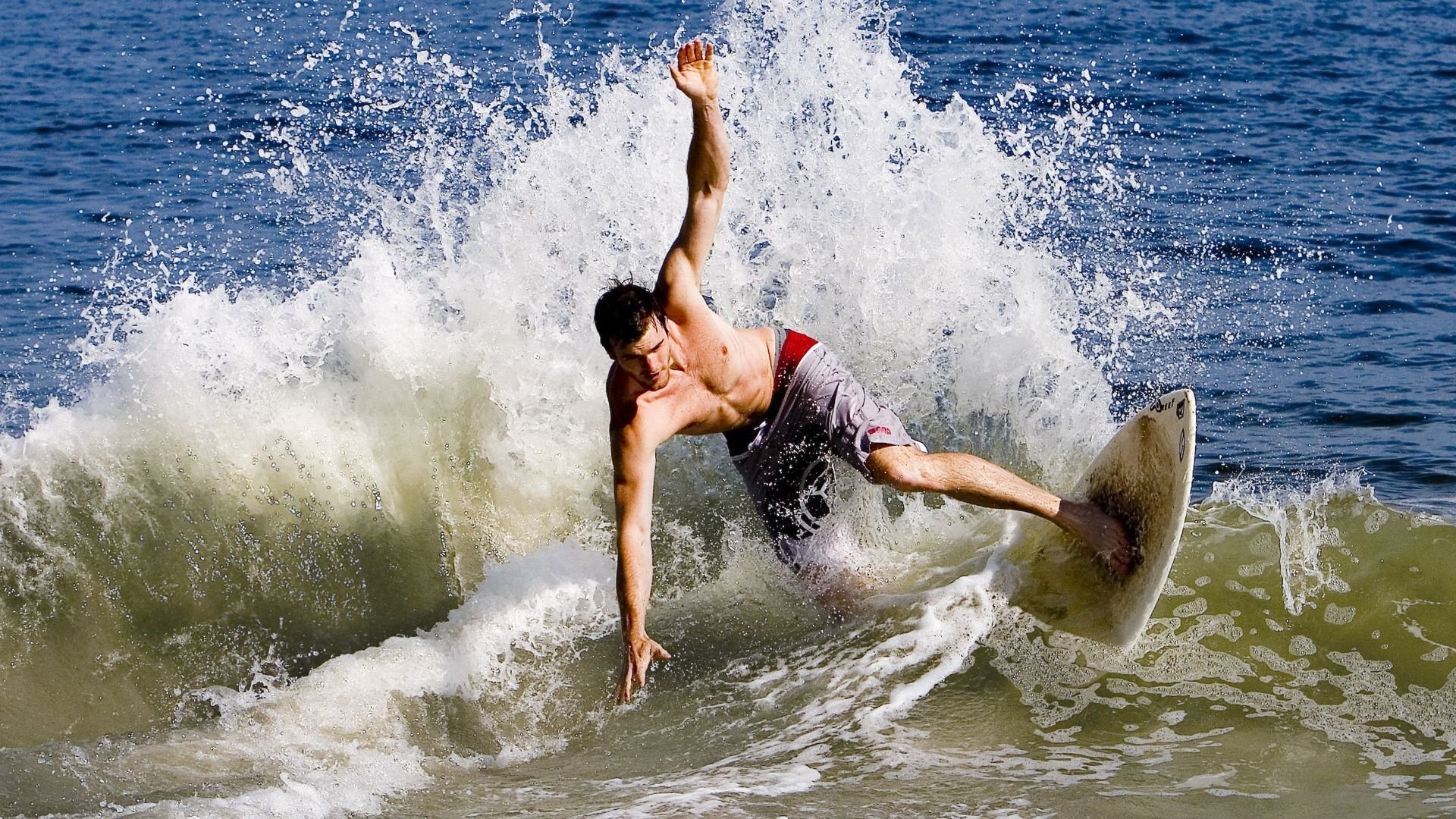 足球观察VAR系统引发争议频出，足球观察法